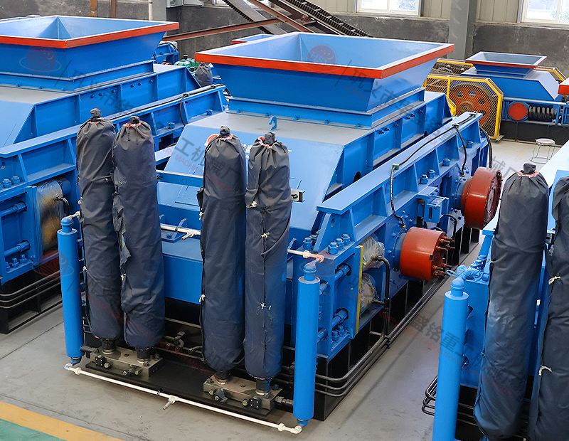 大型液壓對輥制砂機每小時出多少噸沙子？多少錢一臺？